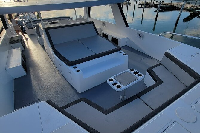 Half Day Private Power Cat Charter - The price: strongest for groups of eight to ten