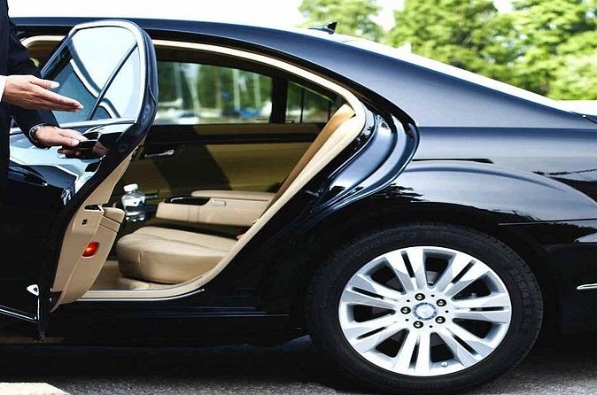International Airport VIP Service(Expedited Arrival)& Free Transfer - No waiting - The transfer is useful, but confirm the handoff