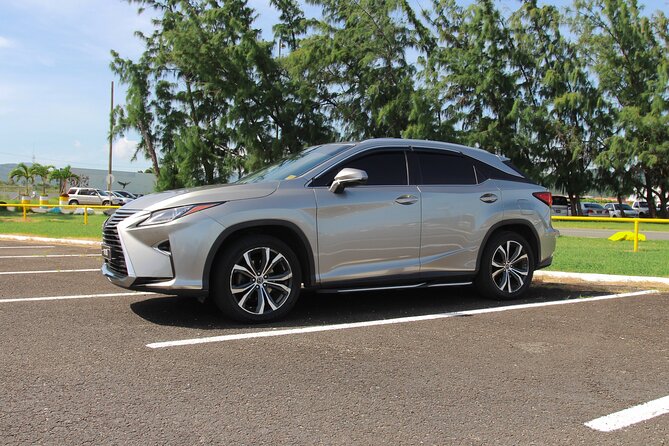 Private Round Trip Airport (UVF) Transfer: Luxury SUV - Finding your driver at Hewanorra Airport