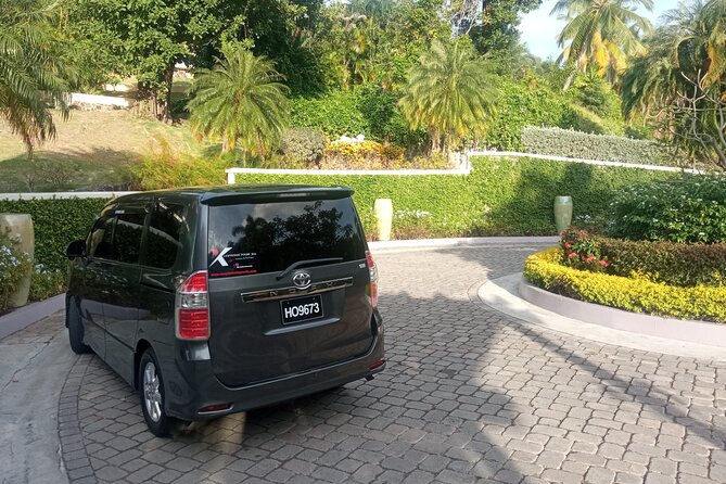 Round Trip St. Lucia Private Airport Transfers - UVF - Meeting your driver at UVF