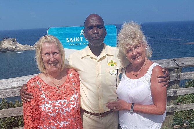 Roundtrip Transfer from UVF Airport to Resorts in Gros Islet (Groups of 4 Plus) - Key points at a glance