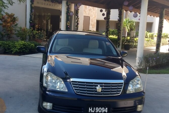 Roundtrip Transfer from UVF Airport to Resorts in Gros Islet (Groups of 4 Plus) - What the vehicle is like for a group of four or more