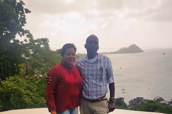 Roundtrip Transfer from UVF Airport to Resorts in Gros Islet (Groups of 4 Plus) - Who should book this transfer