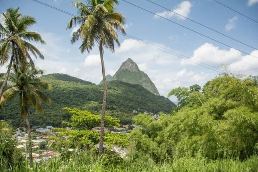 Saint Lucia: Soufriere Volcano Experience - The west-coast road and the Pitons