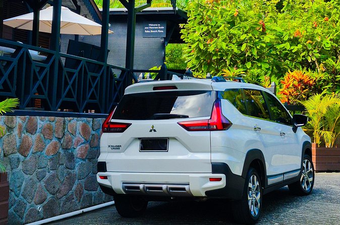 St Lucia Airport Transfer to Hotel Chocolat - Who will get the most from this ride?