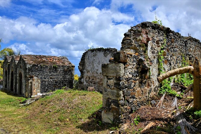 St. Lucia Island Short Tour - The Castries drive: monuments and city clues