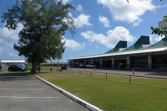 St. Lucia Private Airport Transfers from UVF (GROUPS of 4) - Luggage handling and comfort for four people