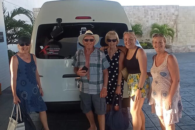 St. Lucia Private Airport Transfers from UVF (GROUPS of 4) - Finding your driver after customs