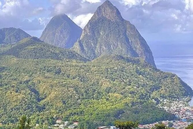 St. Lucia Private Transport - The coastal road is part of the welcome