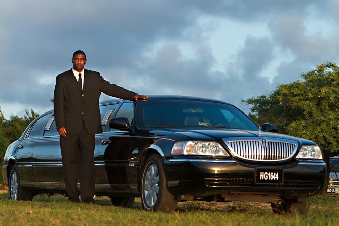 St Lucia Round-Trip Transfer: George F. L. Charles Airport - What the shared ride means for your arrival