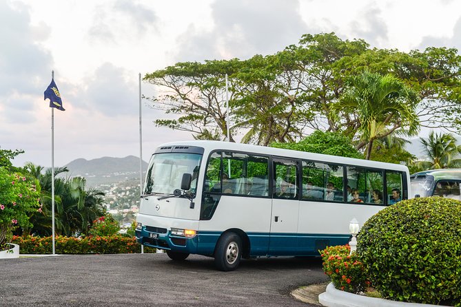 St Lucia Roundtrip Transfer: Hewanorra International Airport - Finding the pickup after you land