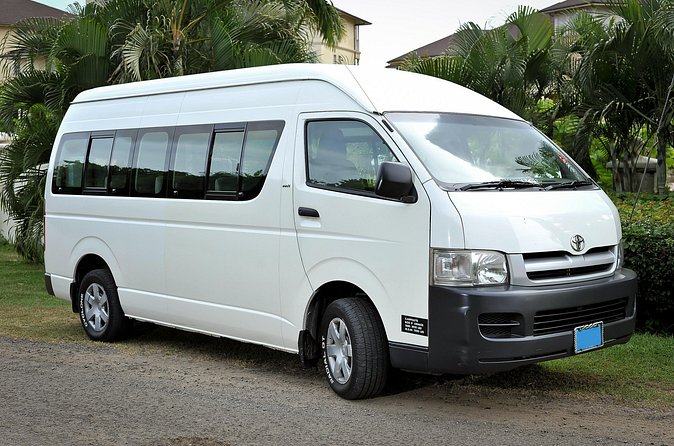 St Lucia Roundtrip Transfer: Hewanorra International Airport - Drivers who do more than drive