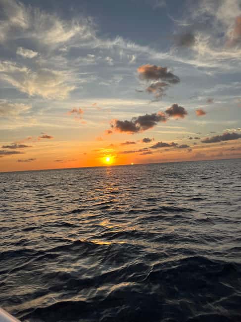 St. Lucia: Sunset Cruise, best way to end a day in paradise - Drinks, snacks, and the right evening mood